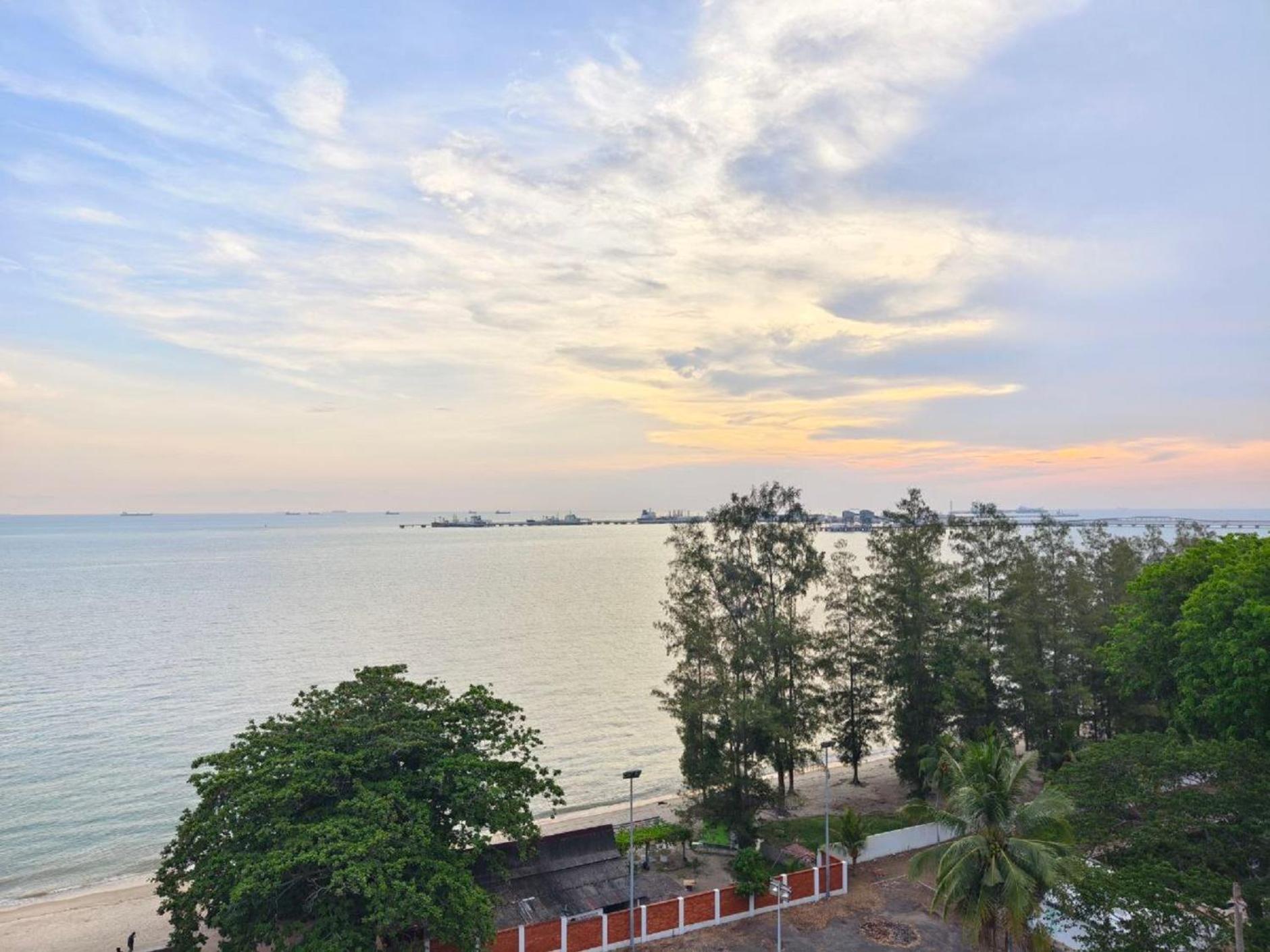 Mutiara Melaka Beach Resort By Glex Tangga Batu Eksteriør billede