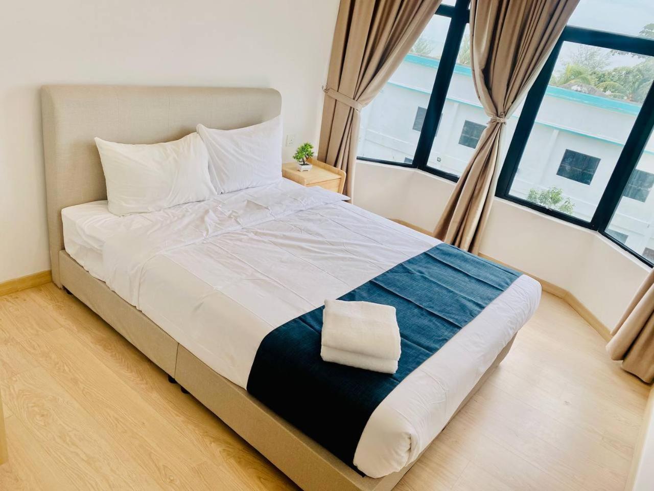Mutiara Melaka Beach Resort By Glex Tangga Batu Eksteriør billede